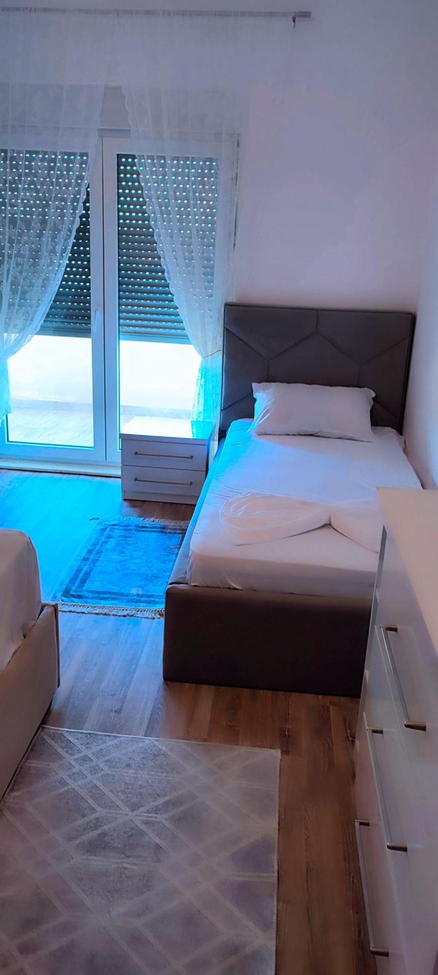 Sabi Apartment Golem Qerret Oda fotoğraf